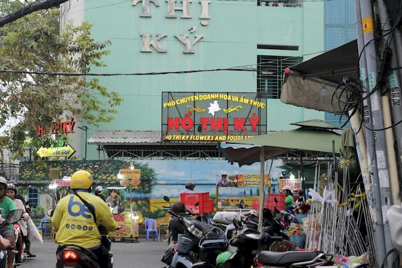 Khám phá ẩm thực ăn đêm Sài Gòn với đa dạng món ngon đường phố hấp dẫn.