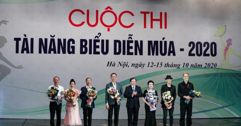 Hình ảnh minh họa giao diện website CPOPPING với các bài viết về thông tin diễn viên, ca sĩ Trung Quốc