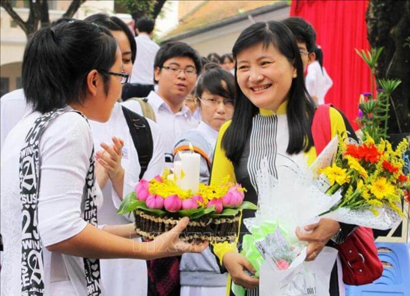 Bánh Kem Hình Hoa Tươi Tặng 20/11