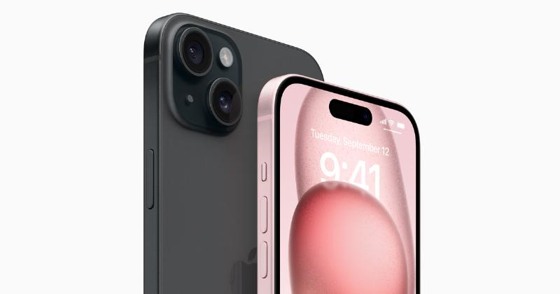 Hinh anh dien thoai iPhone 15 mau hong khi cam tren tay, the hien kich thuoc va cam giac thuc te