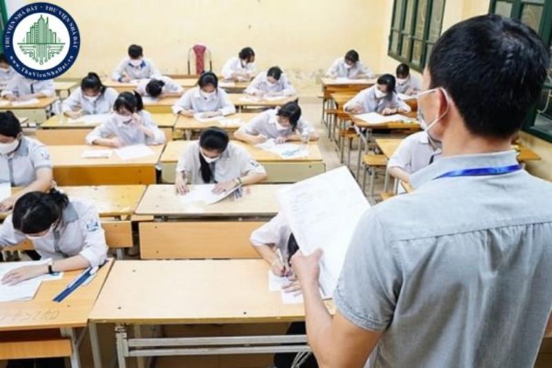 Hình ảnh cây cối buồn bã trong nắng, minh họa tác dụng của biện pháp nhân hóa