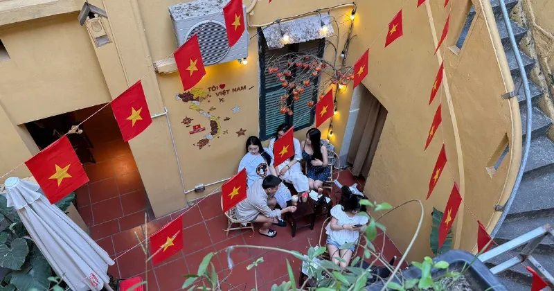 Hình ảnh chị đại quận 4 tại quán cafe