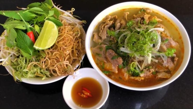 Nấu nước dùng bún bò