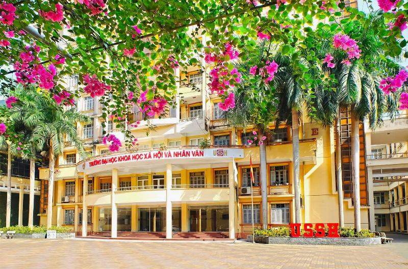 Nguyễn Việt Hoàng bắt đầu sự nghiệp