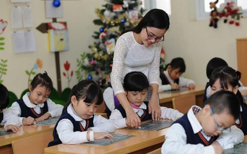 Tại Sao Hình Ảnh Thầy Giáo Luôn Được Kính Trọng