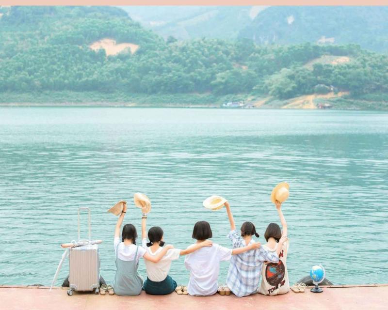 Tạo dáng chụp hình nhóm