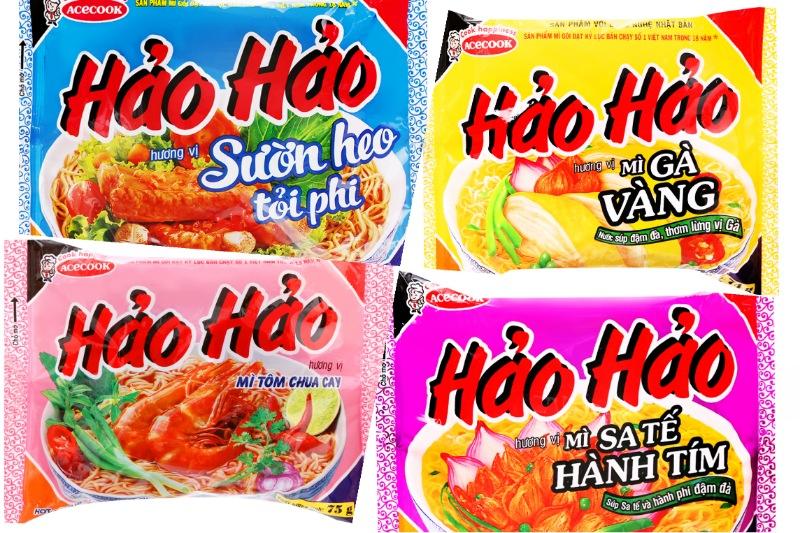 Hình ảnh đĩa thịt bò hầm khoai tây đã hoàn thành, được múc ra đĩa sâu lòng, rắc thêm tiêu và ngò rí, nhìn hấp dẫn
