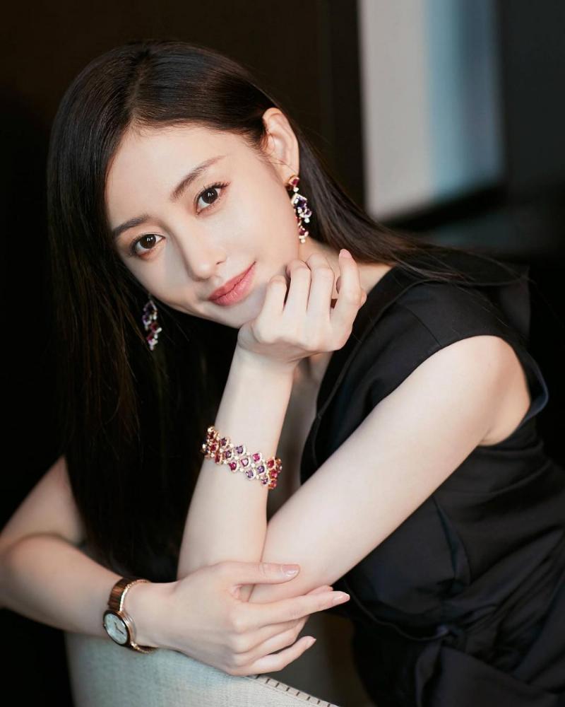 Trương Thiên Ái với tạo hình cổ trang trong phim Võ Động Càn Khôn