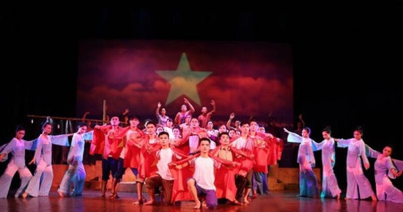 Xây dựng hình tượng nghệ sĩ chuyên nghiệp thu hút