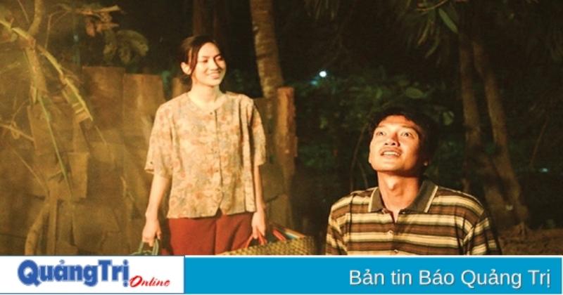 Diễn viên hóa thân nhân vật kẻ ngụy trang, biểu cảm phức tạp