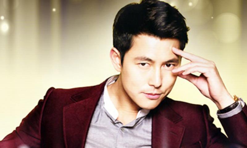 Kim Woo-bin thời điểm còn là người mẫu, sải bước trên sàn catwalk với phong thái chuyên nghiệp và cuốn hút