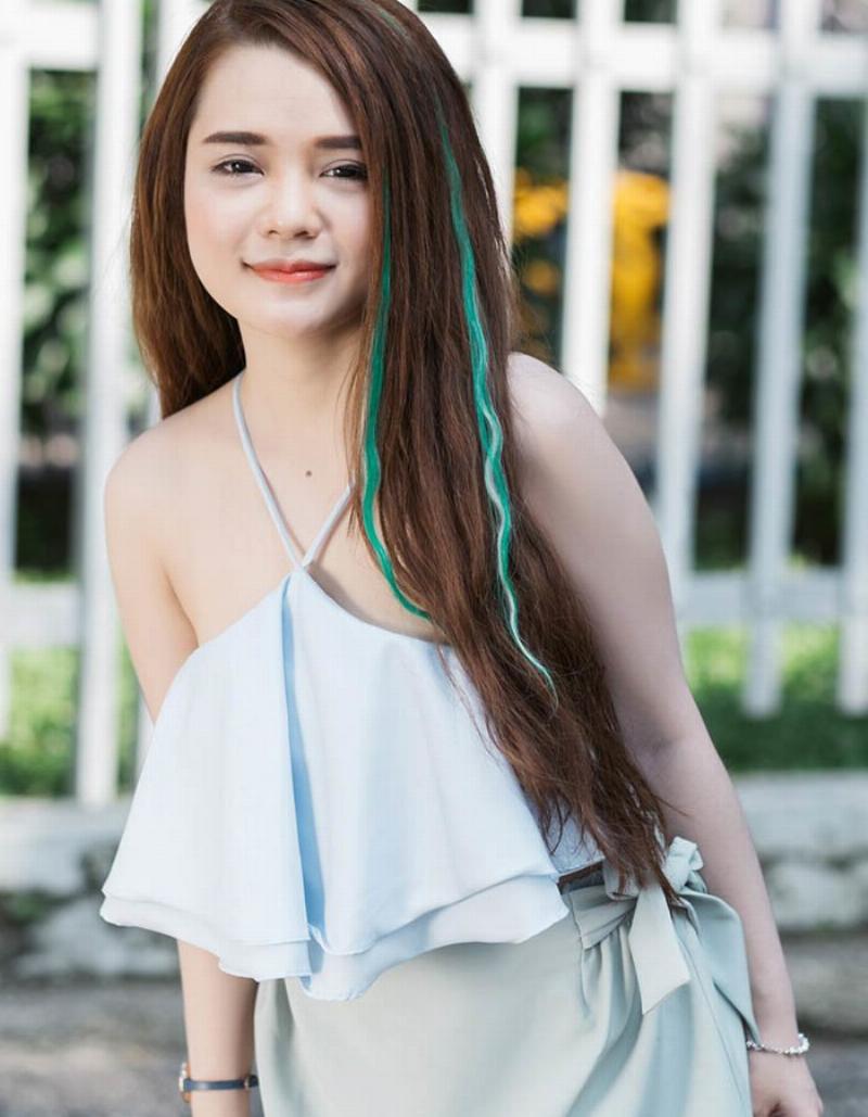 Ngân 98 lúc chưa phẫu thuật với vẻ ngoài tự nhiên và các đường nét chưa qua chỉnh sửa