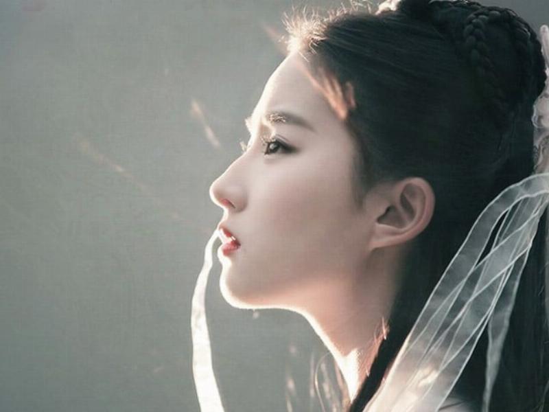Anh chan dung cua dien vien Luu Diec Phi nhan manh ve dep cua van mat phuong