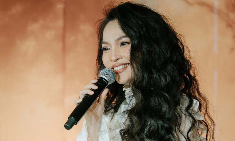 hinh anh anh sang san khau va goc khuat toi the hien thanh xuan vat va gioi giai tri