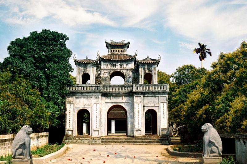 Tranh ve co dien hoac bieu tuong chim Phượng Hoàng trong van hoa chau A the hien su cao quy va dep lien quan den van mat phuong